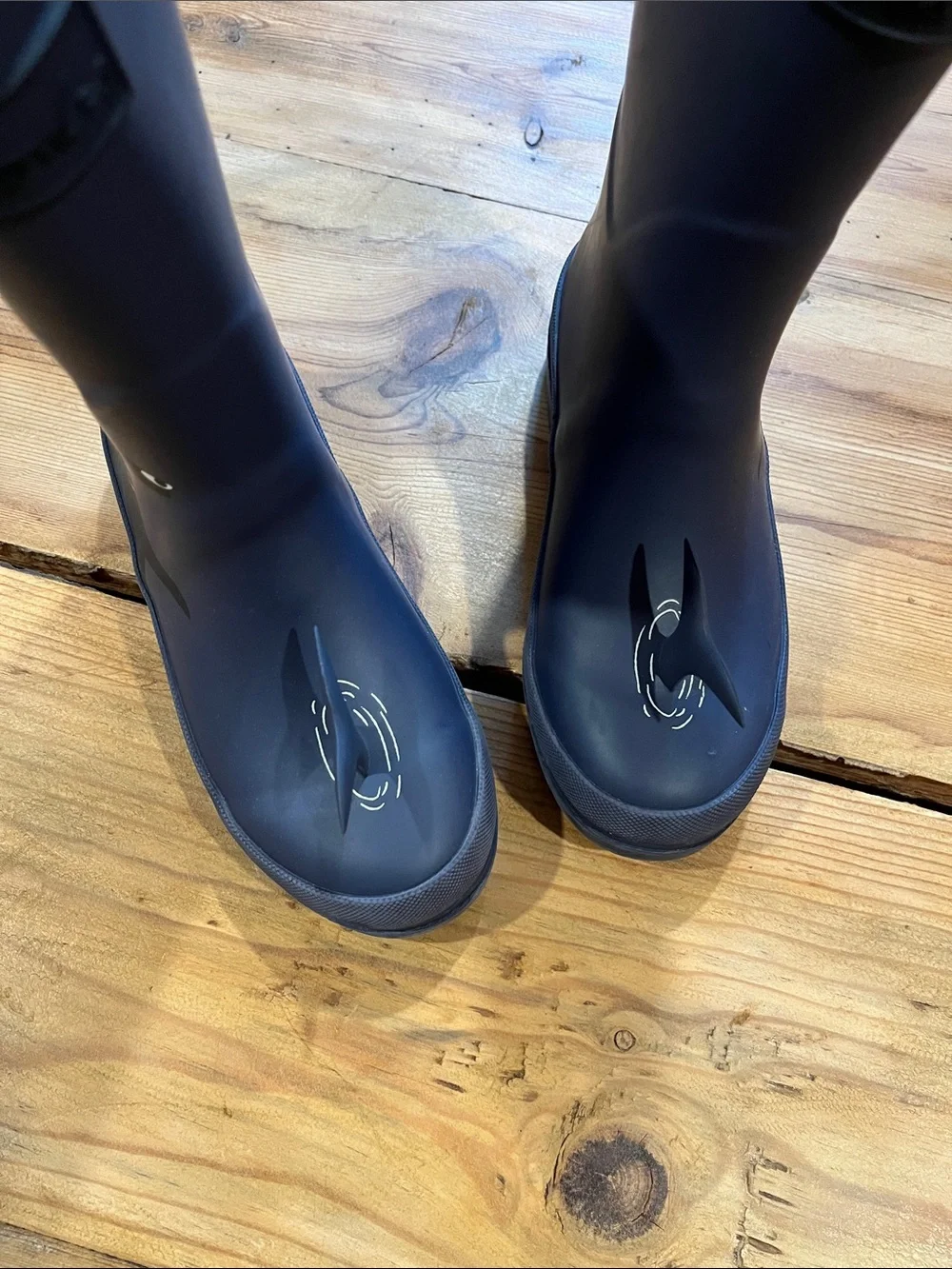 JOULES Youth 2 Navy Blue Hammer Head Shark Print 3D Rain Boots Wellies